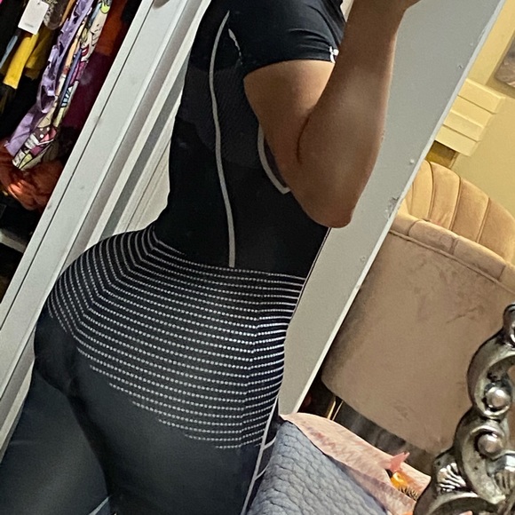 Jumpsuit/ Rompers - Picture 2 of 3